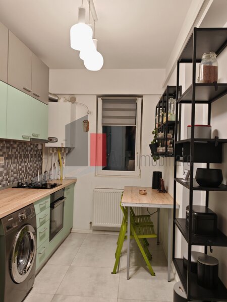 Pacii, apartament cu 2 camere de vanzare, cu centrala, mobilat si utilat